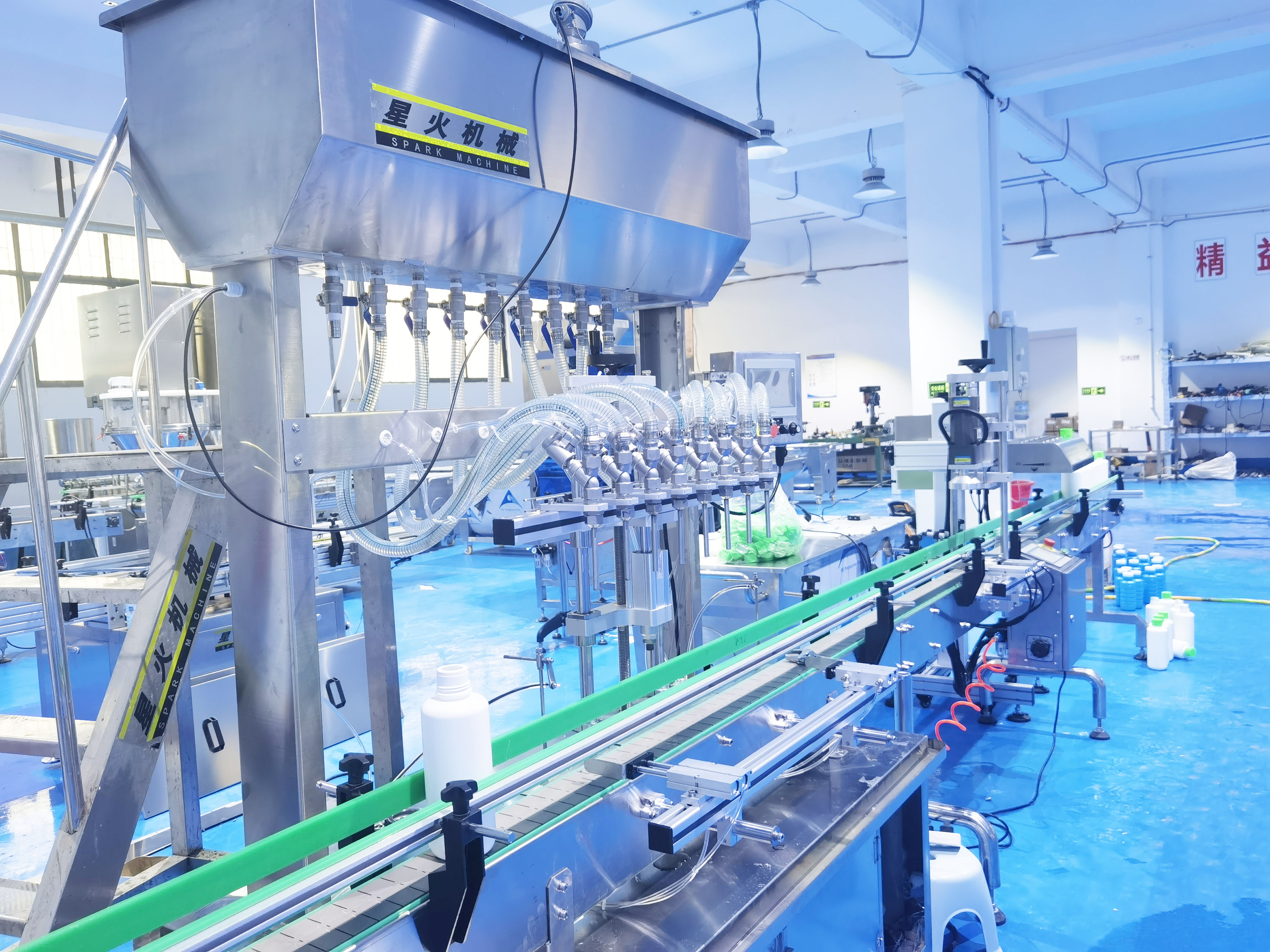 全自动水乳膏灌装机生产厂家促进日化产业实现全面振兴