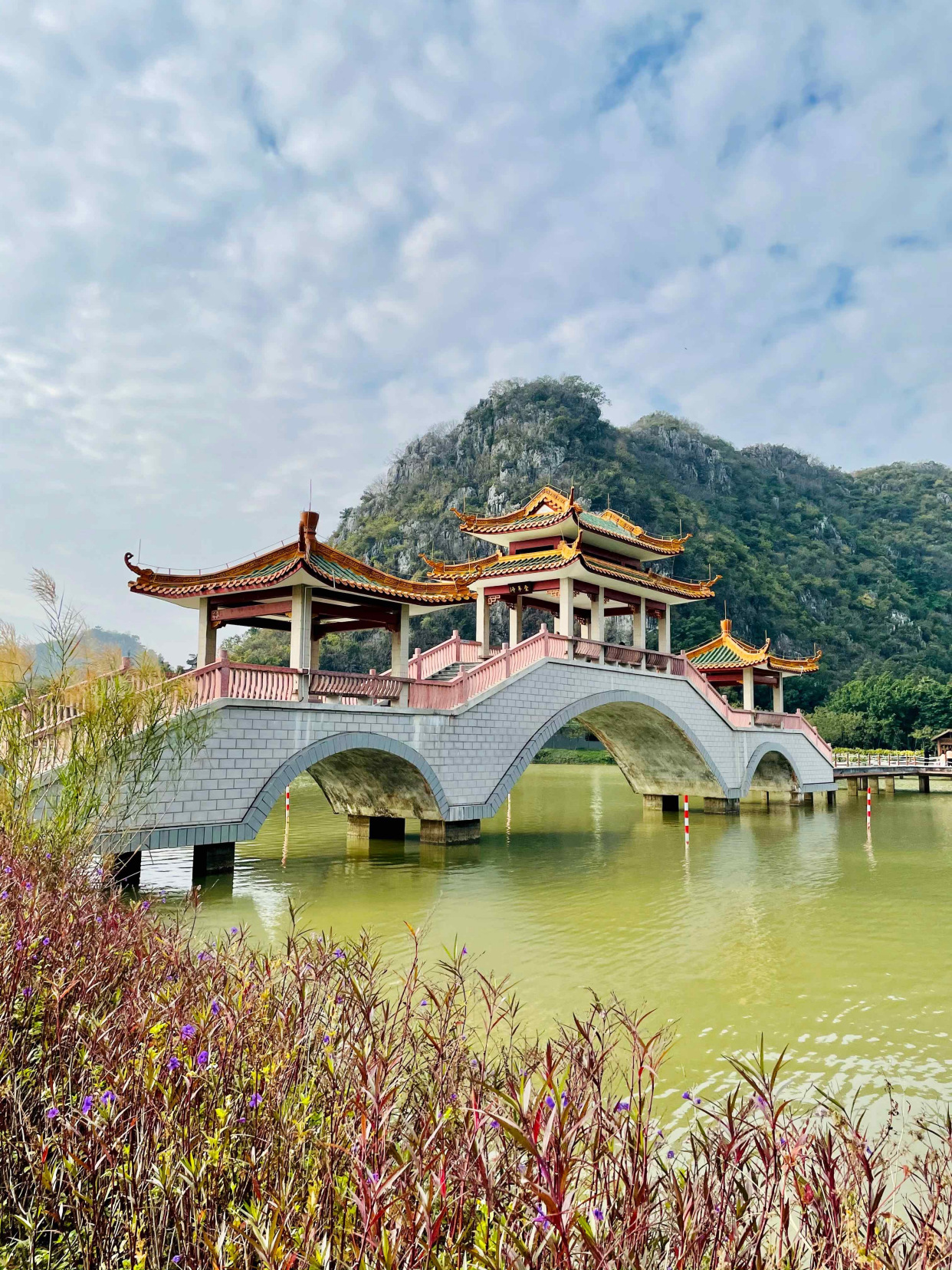 肇庆旅游#肇庆,作为广东省中西部的一个历史悠久的城市,以其丰富的