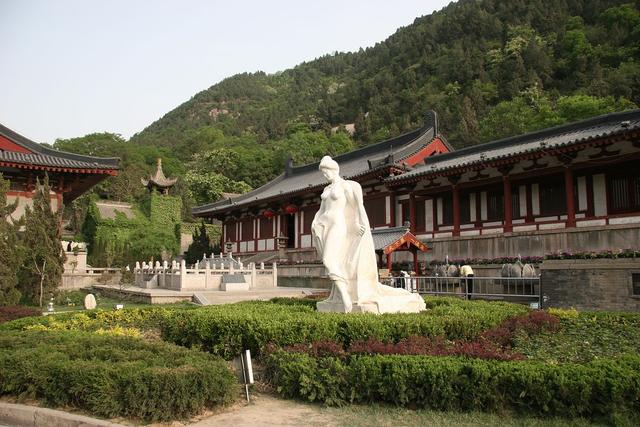 华清池:皇家御用温泉,承载历史与现代之美