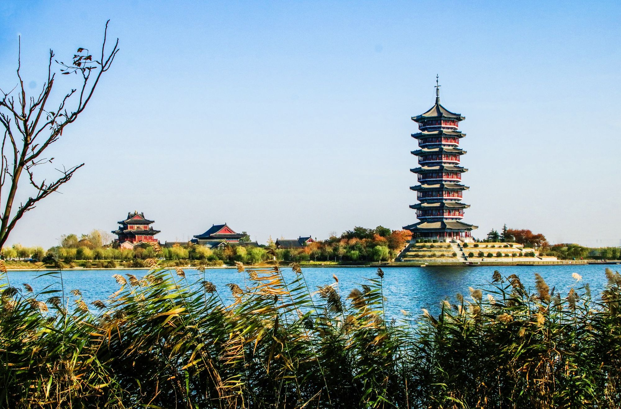 以下是胶州十大旅游景点推荐:1.少海风景区景观特色:少