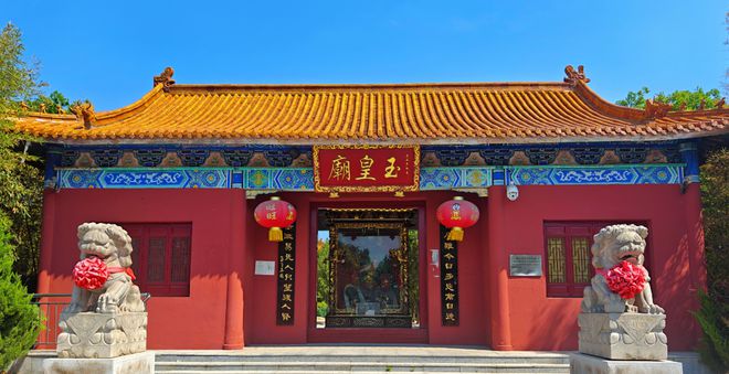 吸引着众多游客前来探索,从少海风景区的湖光山色到玉皇庙古村落的