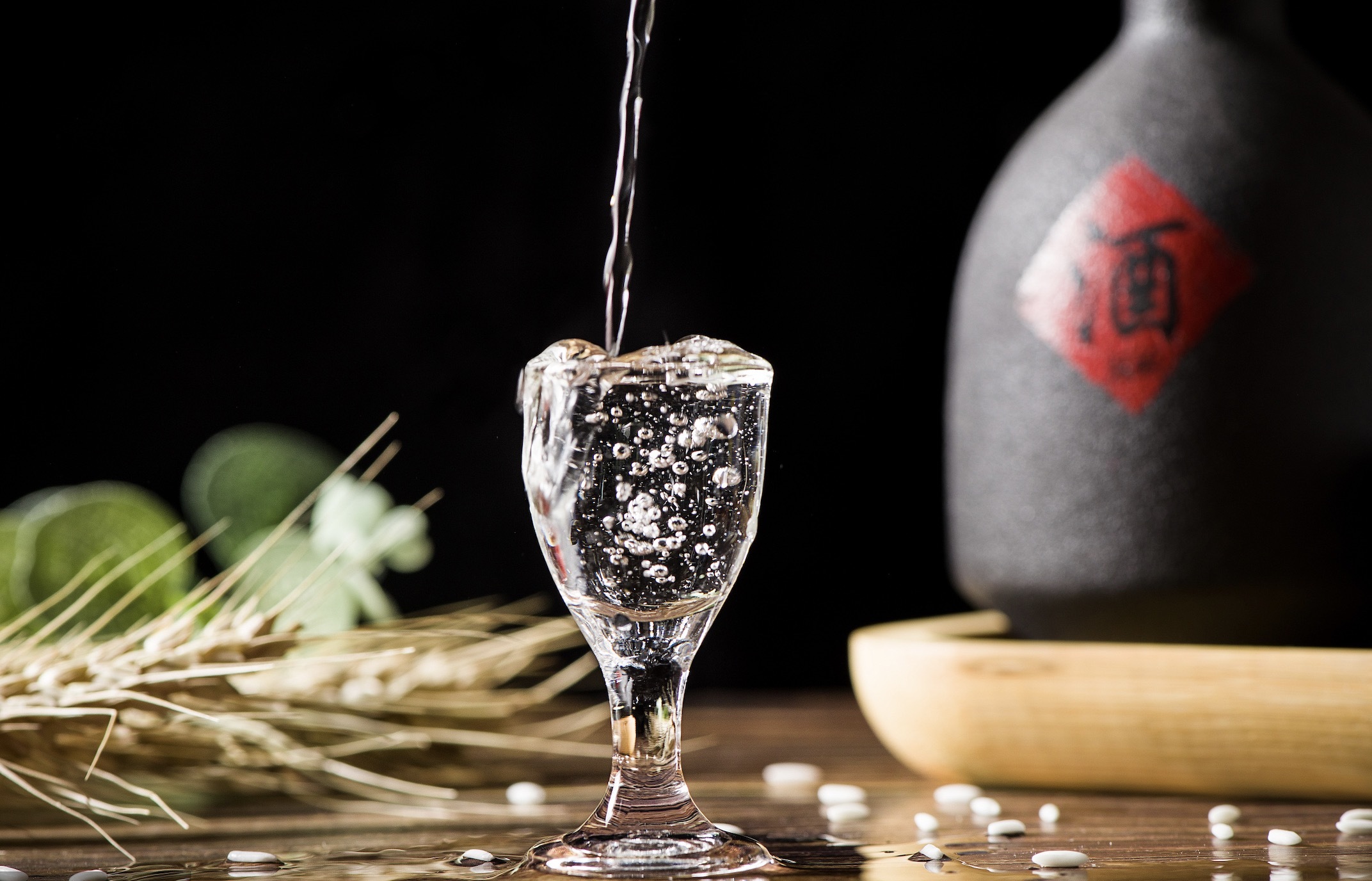 总酸赋予白酒爽口的感觉,优级酒较