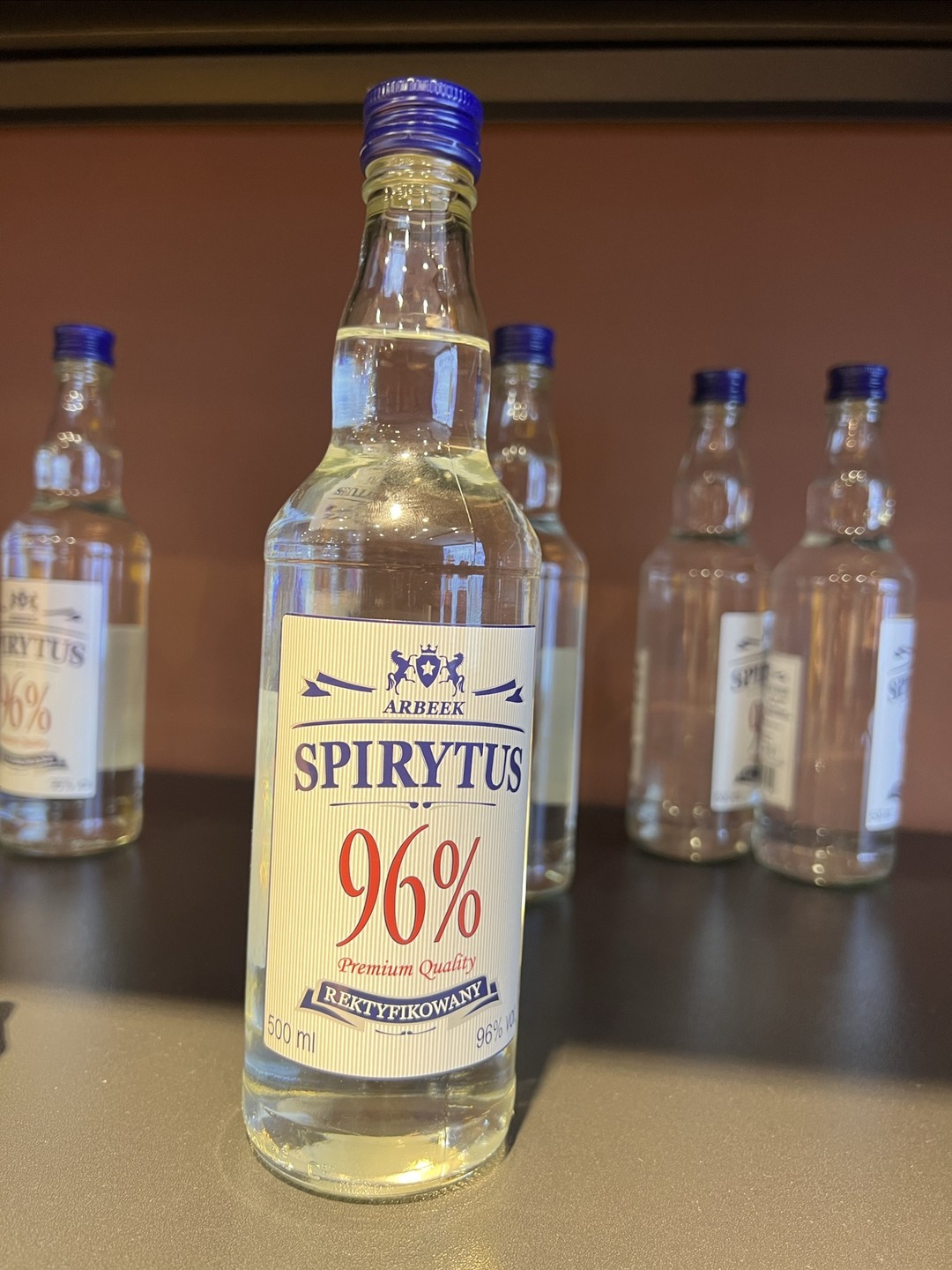 伏特加的多样饮用方式:从纯饮到创意鸡尾酒