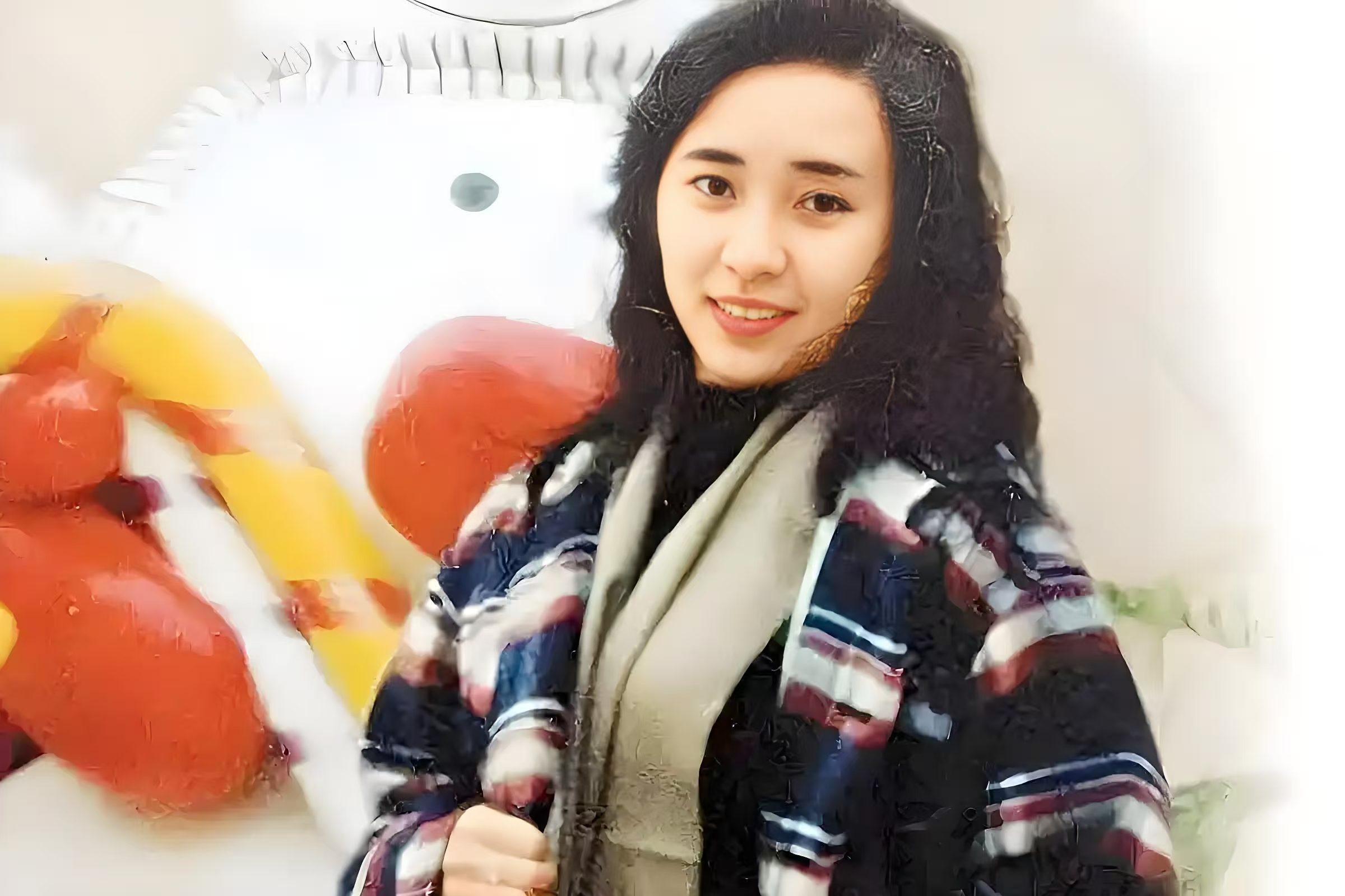 王晶女助理梁嘉敏,在鬼片选景时离奇失踪,17年后托梦求助