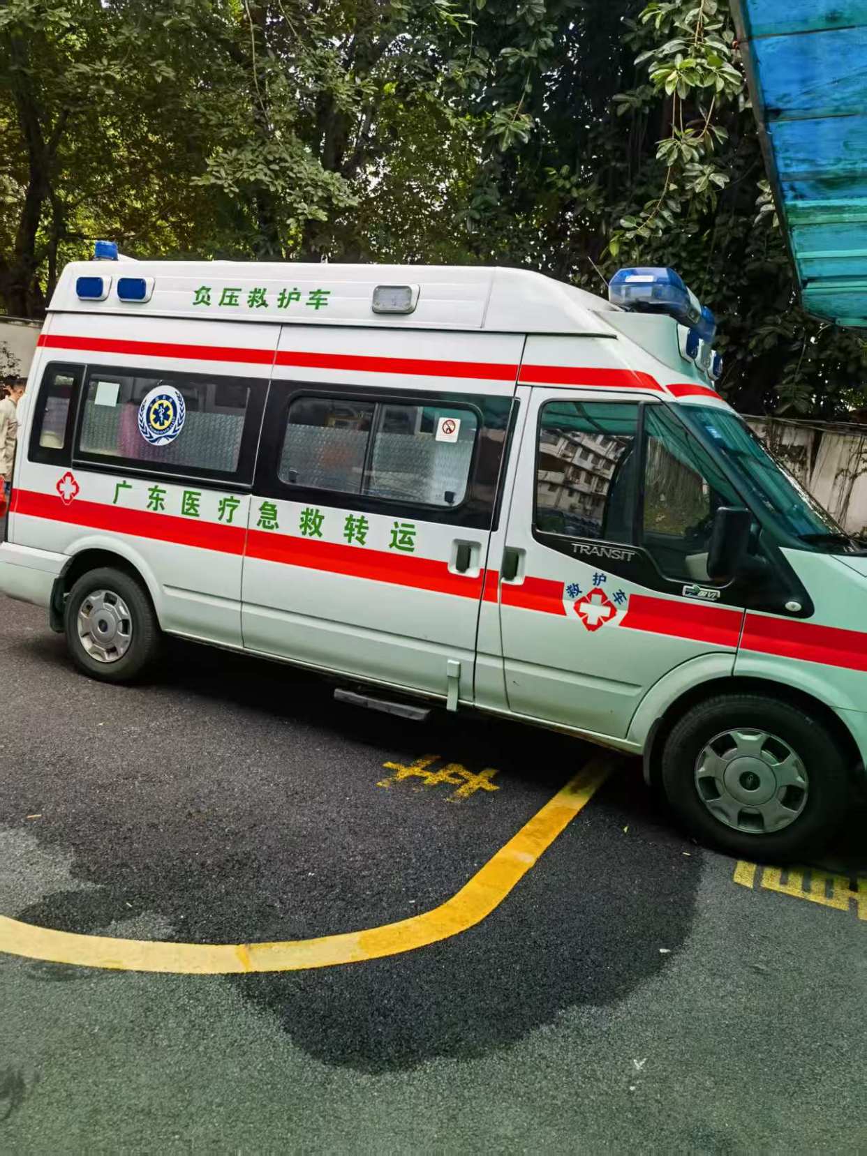 跨省救护车转运：畅通生命绿色通道