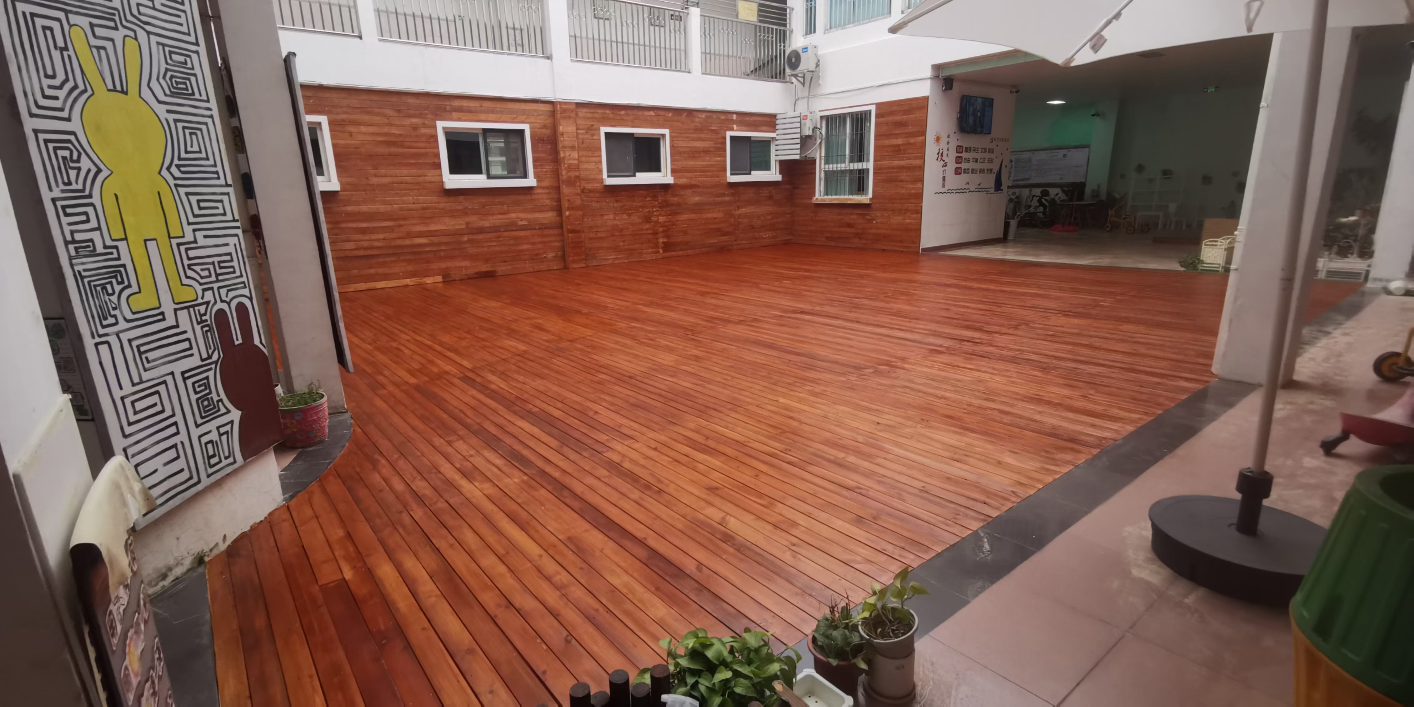 学校菠萝格实木地板价格解析:品质与价值的完美平衡