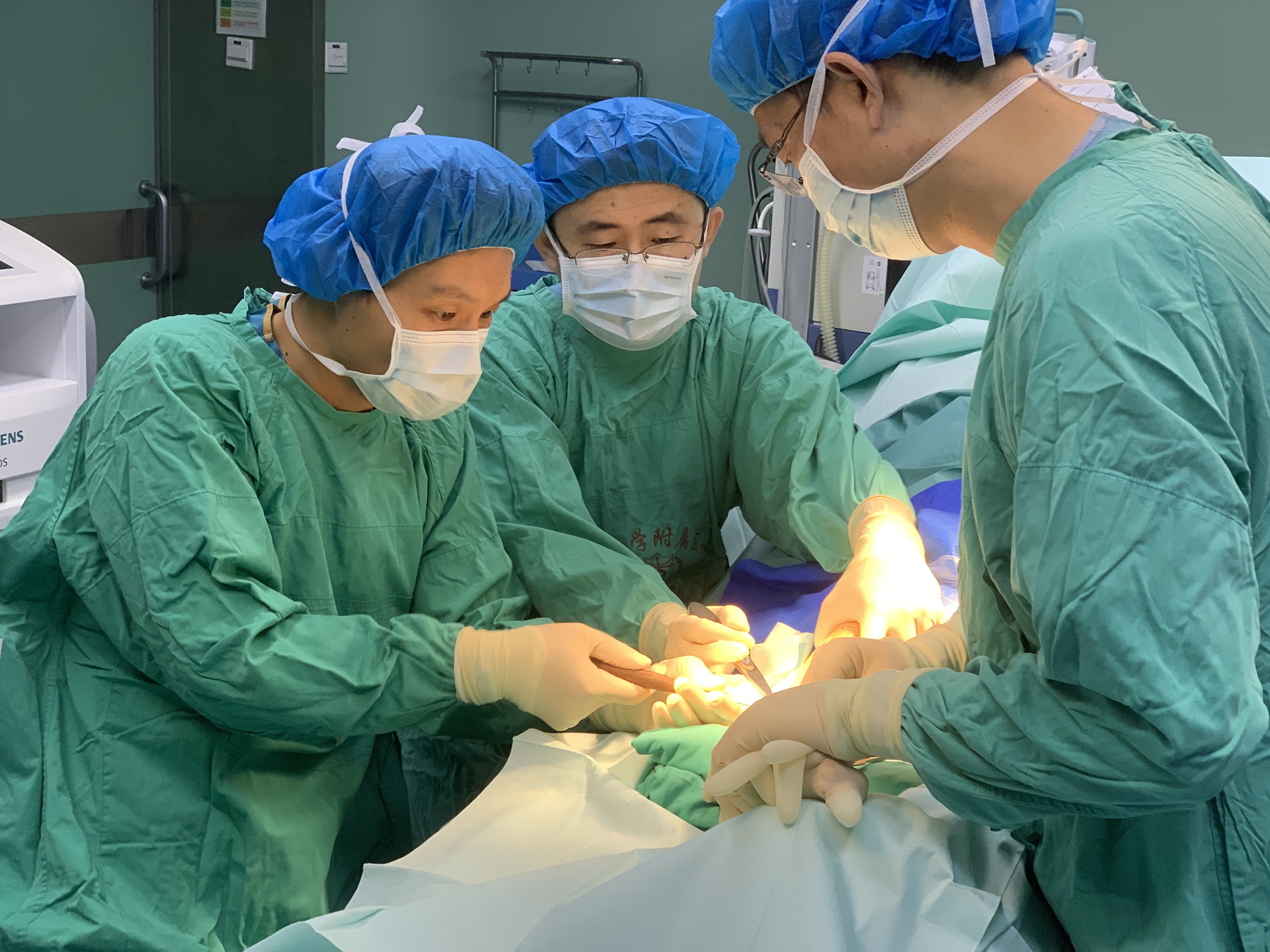 我跨越两千公里给偏瘫患者做手术,可他出院当天,却找来媒体,举报我多