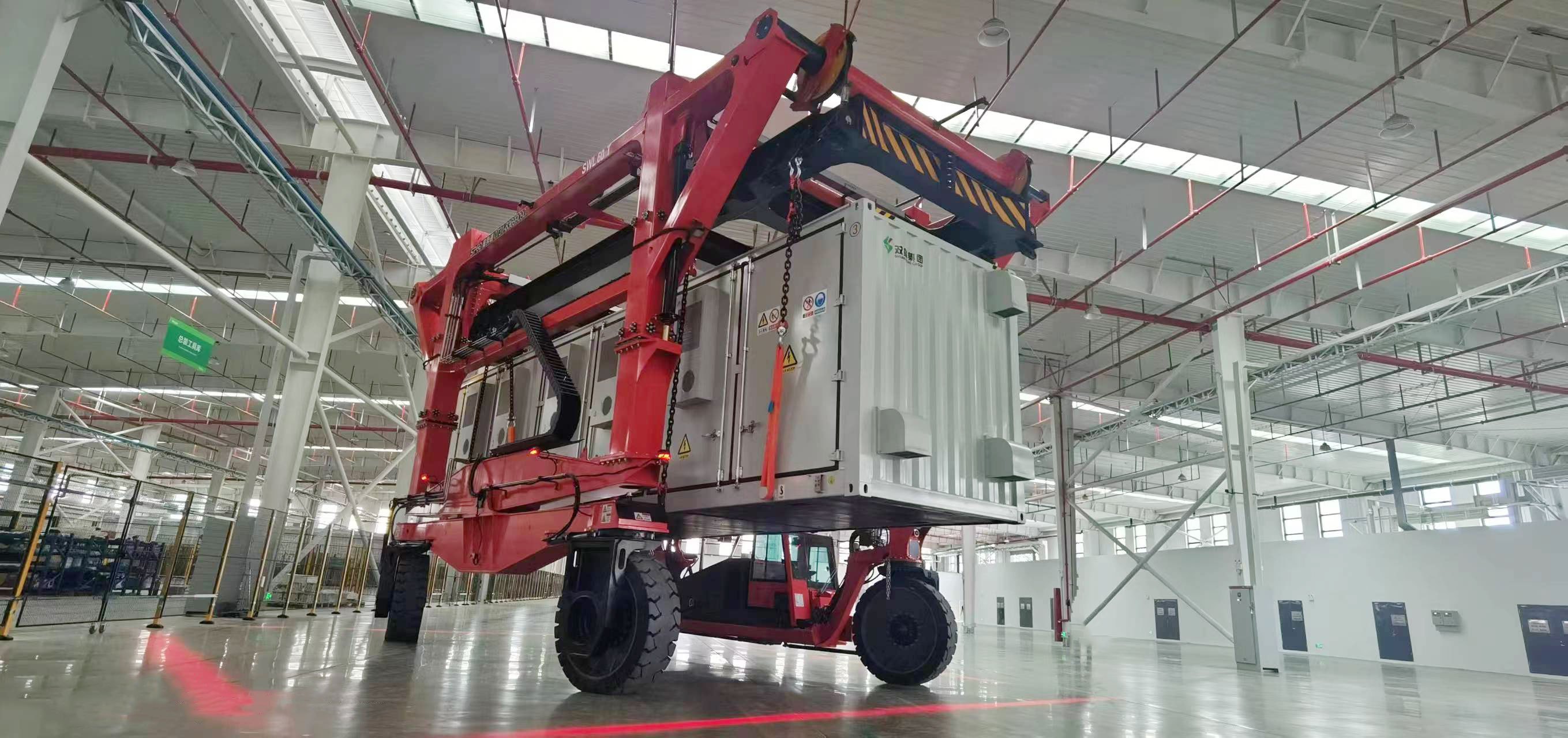 港口神器来袭!集装箱跨运车,高机动,高效装卸王者.