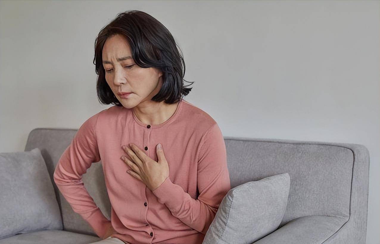 更年期女性与外阴白斑:为何患病风险增加,原因你清楚吗?