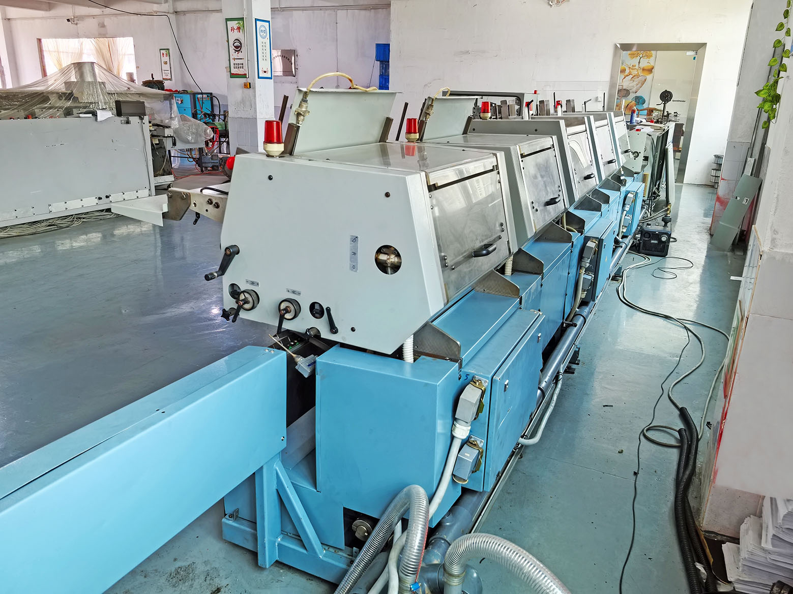 2000年海德堡st300型5 1骑马订,做最小尺寸骑钉龙生产流水线现机