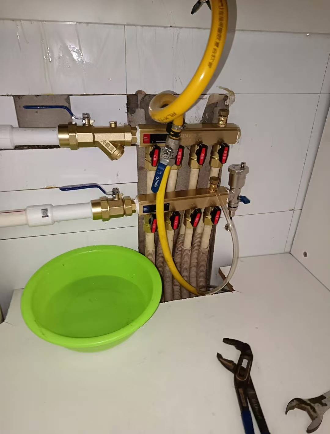 本溪地热不热更换分水器