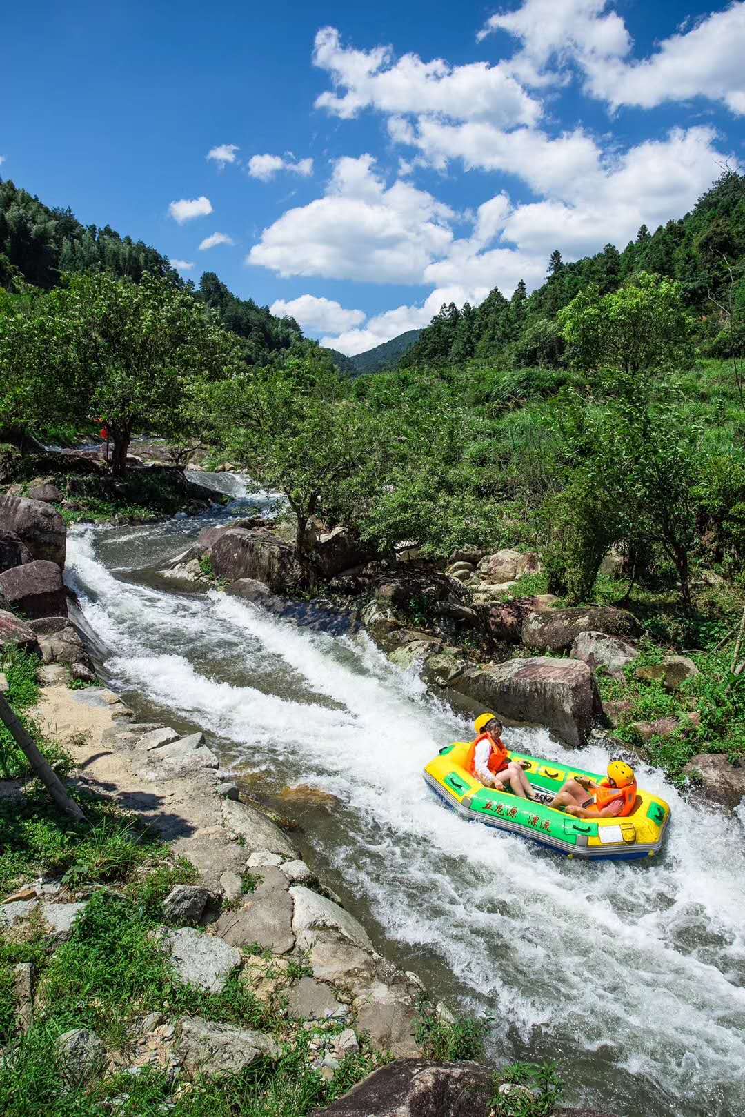 五龙源漂流开放了,清凉刺激的夏日体验等你来挑战!