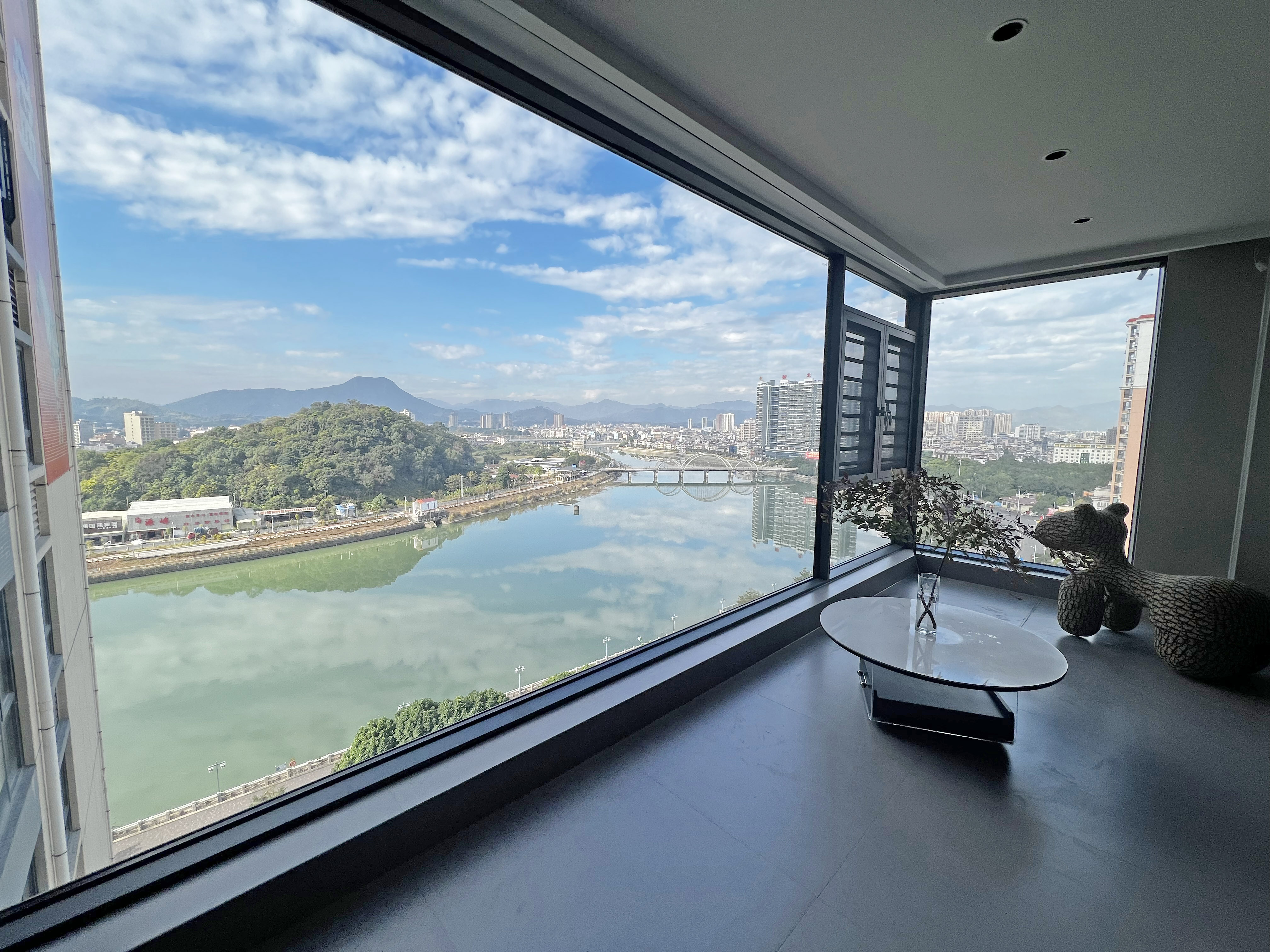 铂哲门窗的窗户怎么样，封阳台合适吗