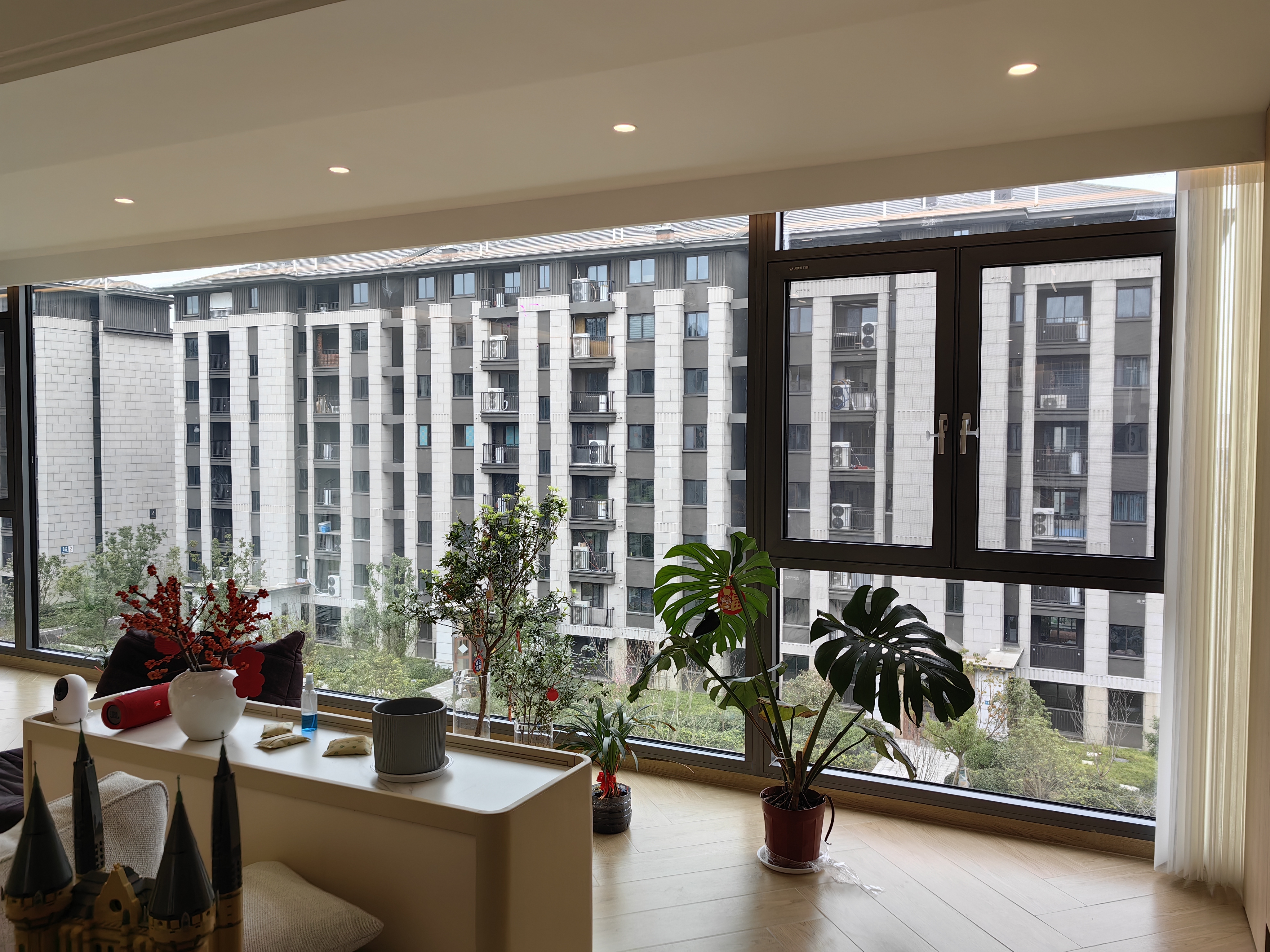 封阳台选铂哲门窗，开启梦幻生活新篇！