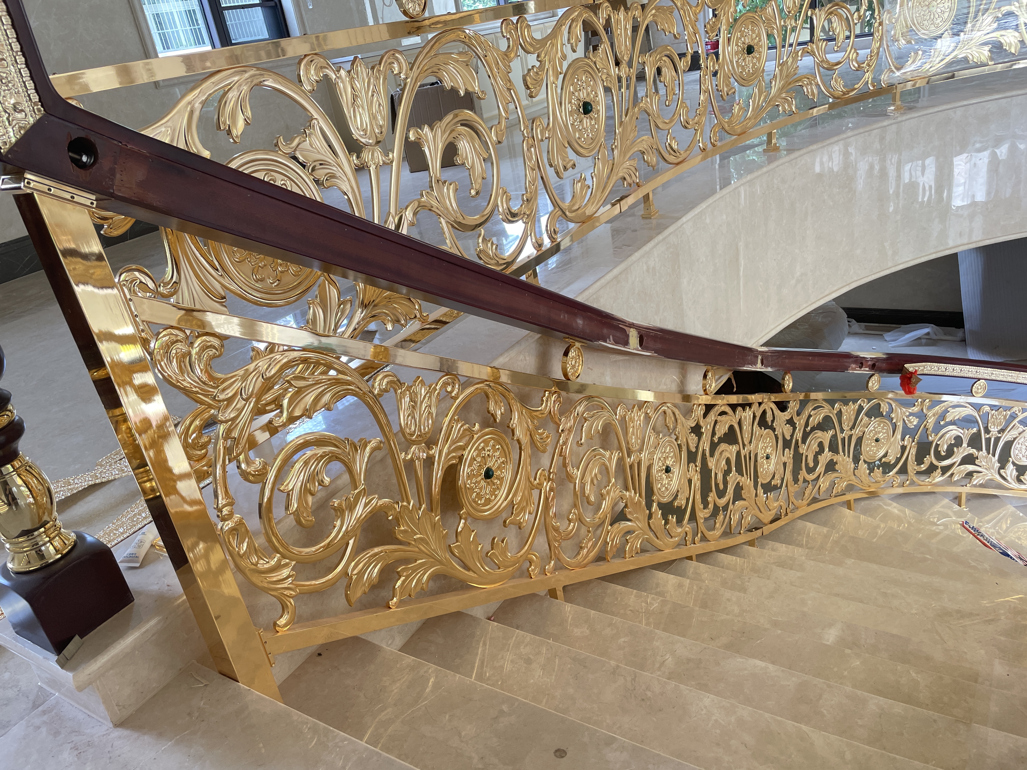 时尚铜楼梯扶手,引领装修潮流