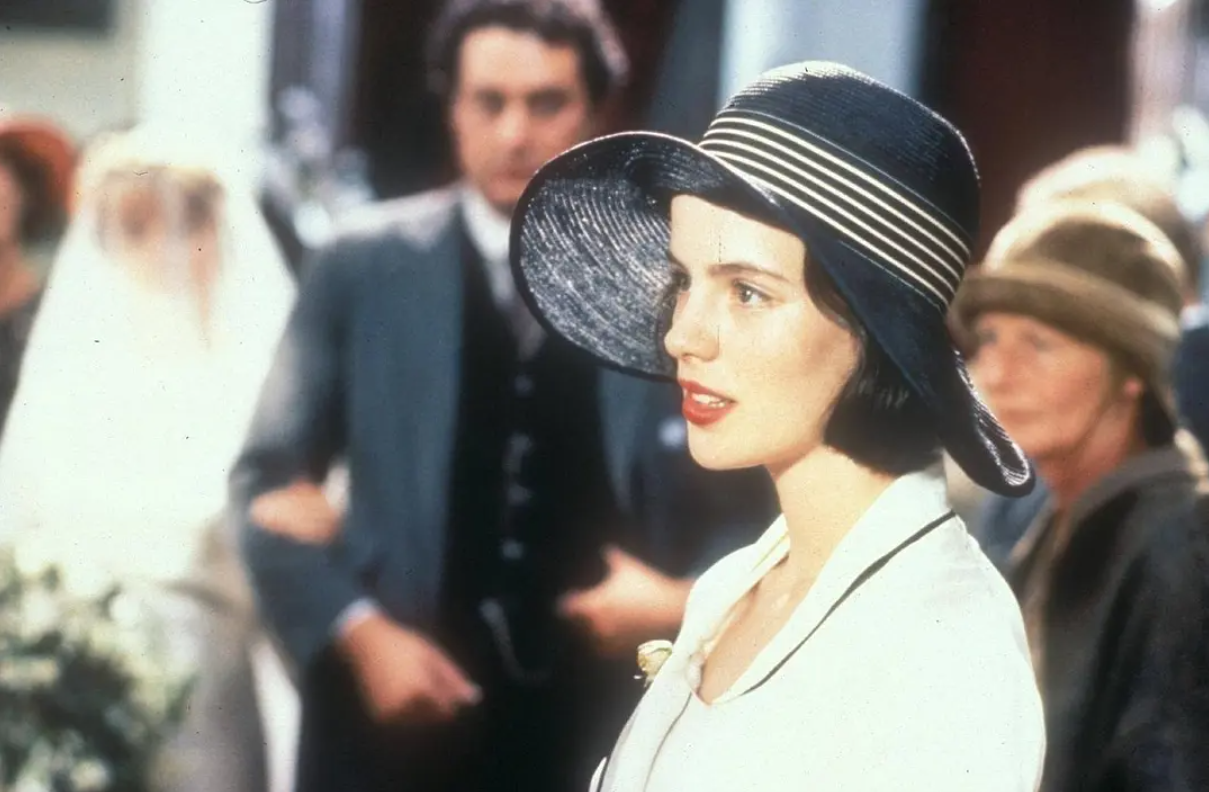 斯黛拉·吉本思和她的长篇小说《令人难以宽慰的农庄》