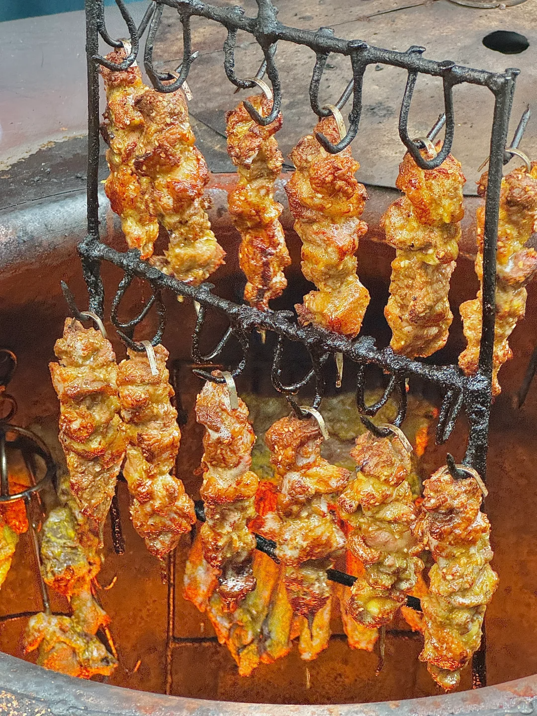 品尝新疆馕坑肉,让你回味无穷