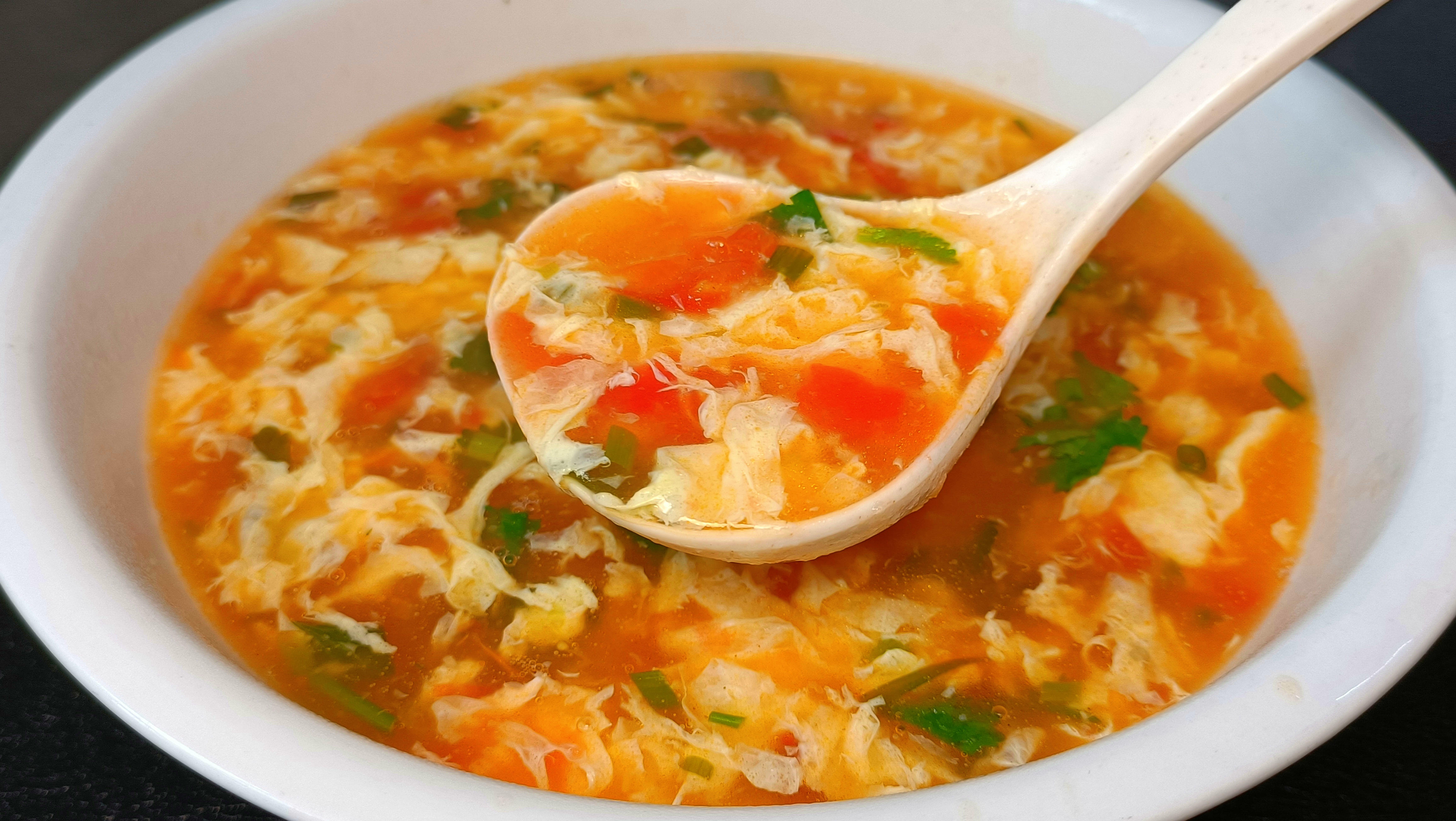 家的味道:一碗简单却温暖的番茄蛋汤