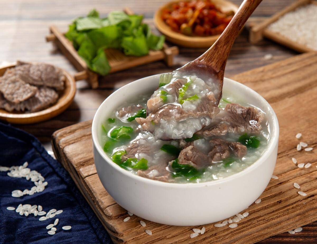 牛肉粥搭配什么材料最有营养?这些搭配让你的早餐更健康!