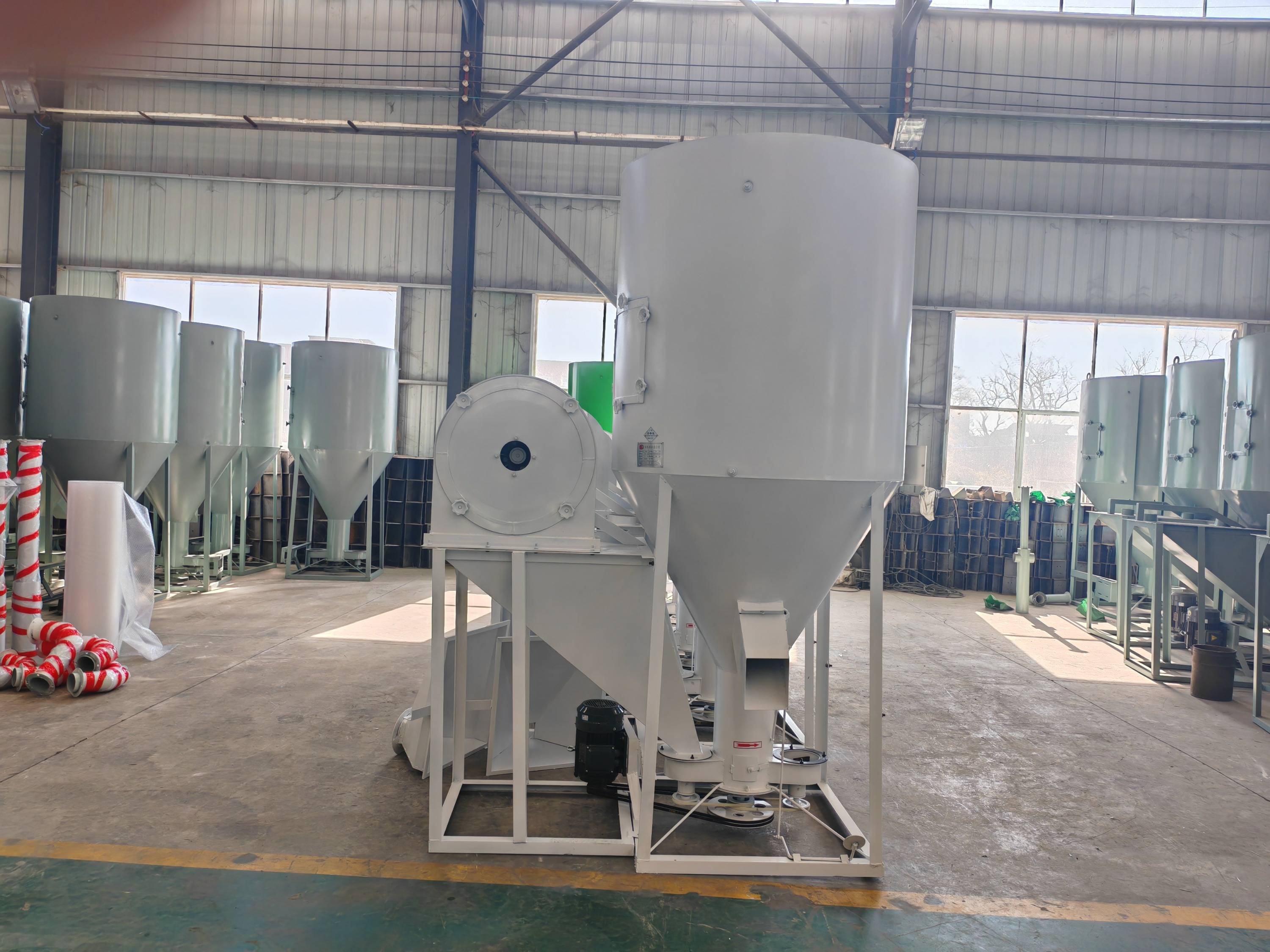 养殖饲料搅拌机_二手搅拌机转让500元（个人二手饲料搅拌机出售）