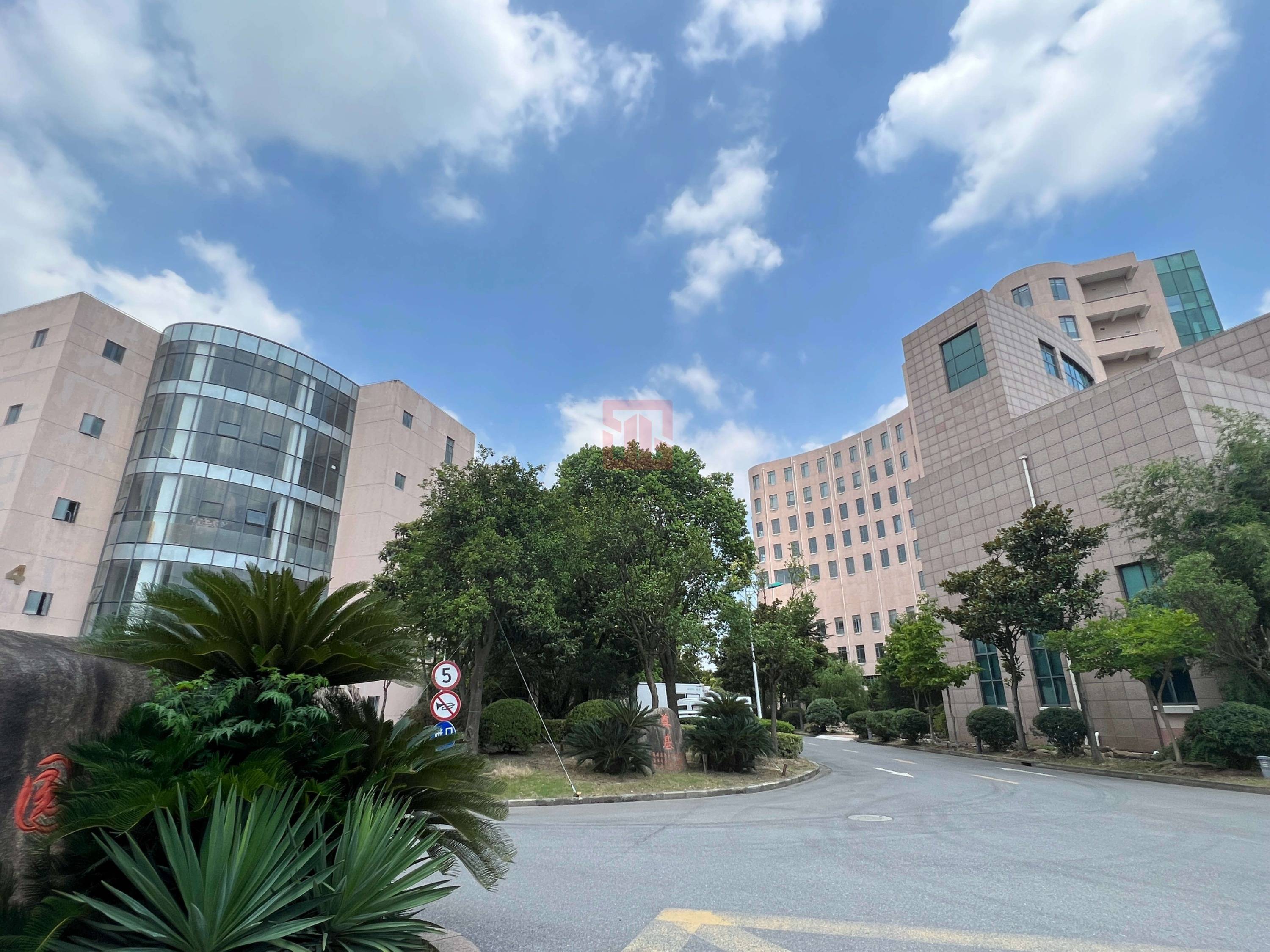 宣桥镇厂房仓库:高楼层厂房租赁 优化空间利用效率