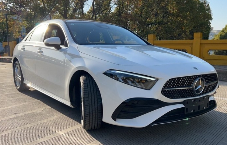 奔驰轿车,老司机喜欢它,25.03万落到15万,女士代步更合适