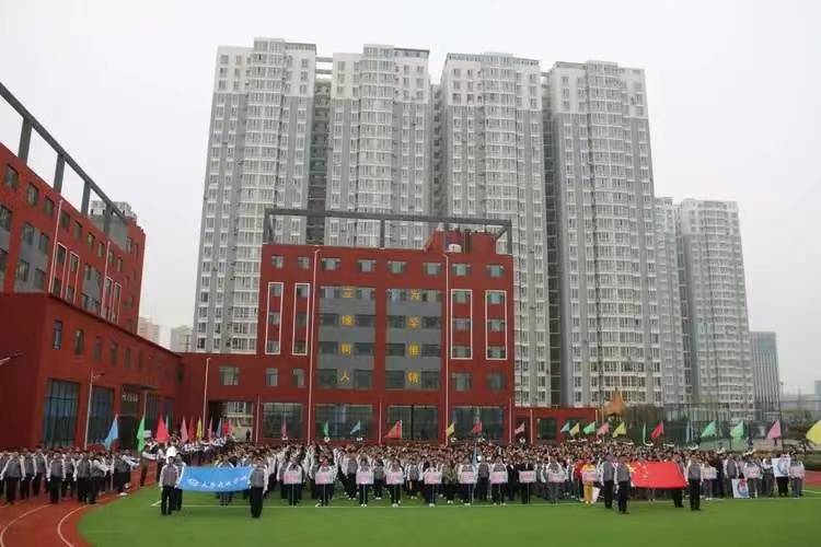 太原的中考复读学校众多,如何选择合适的学校呢?