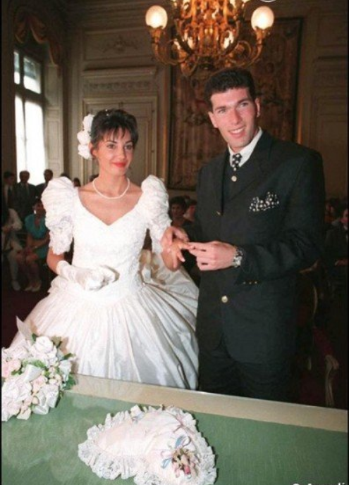 齐祖齐达内与妻子恩爱走过30年婚姻,罕见照片被儿子公之于众