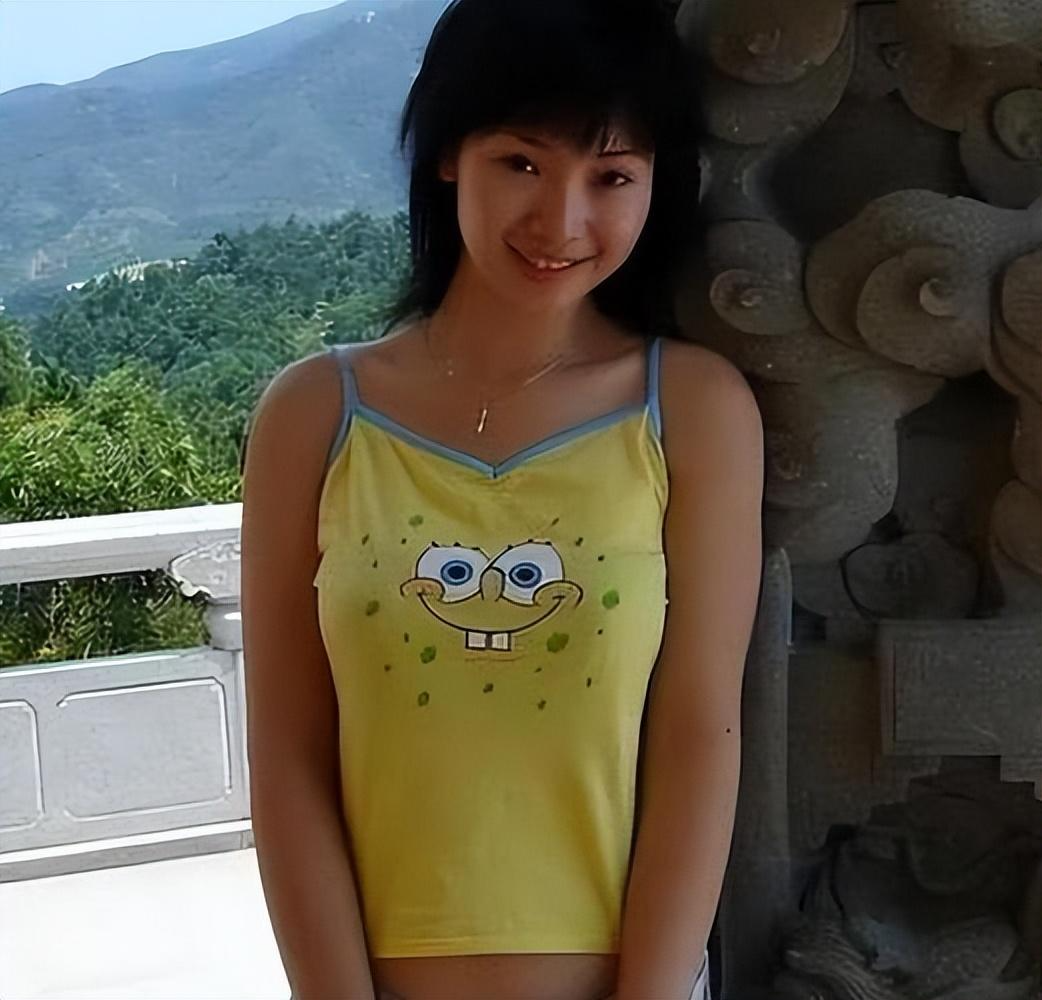 44岁柳岩瘦到脱相!面部凹陷上围缩水,看起来苍老了很多