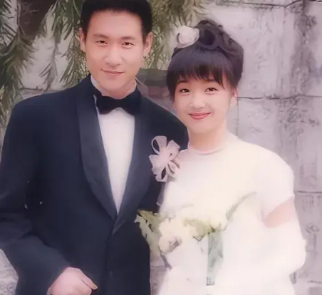 被老婆败光财产的张学友,62岁仍拼命演唱,却不选择上综艺当导师