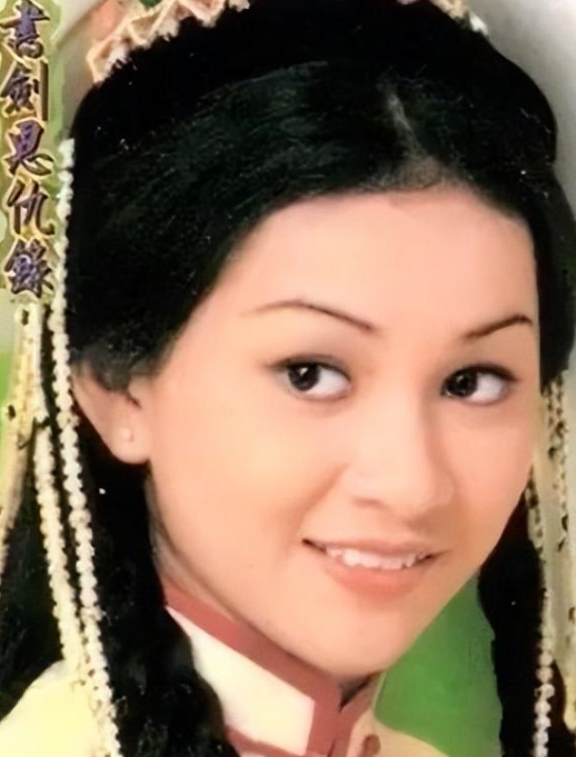 周润发前妻余安安:17岁性感片段流出!两人皆有出演,露嫩肩美腿