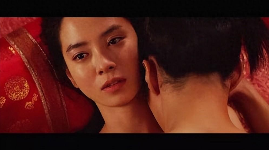 《霜花店》:暗流涌动的爱情迷局,探寻人性,背叛与欲望的边界