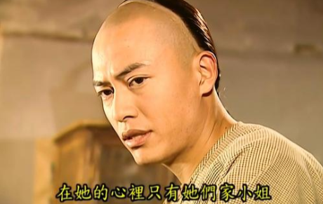 金锁明明喜欢尔康为何会嫁柳青?你看她流放险被糟蹋,尔康说了啥