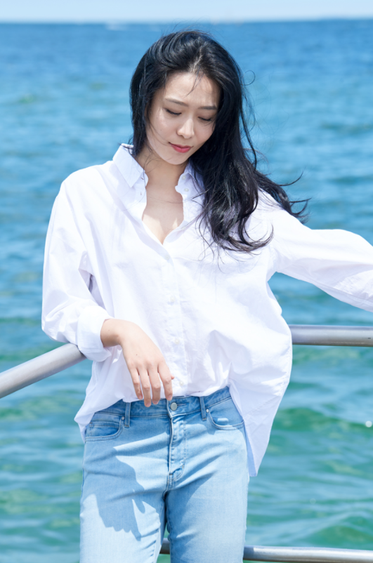 贾金金:从舞台新星到影视璀璨,每一步都闪耀光芒