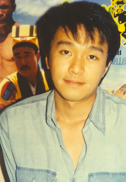 甘比与周星驰罕见同框,合照曝光令人羡慕,网友:劝星爷再演几部