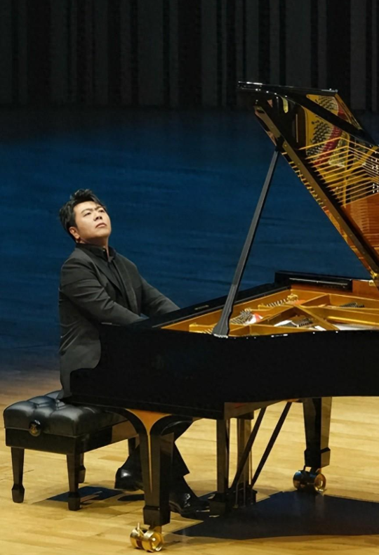 名声与争议:郎朗的个人生活,代言风波及其对艺术的影响