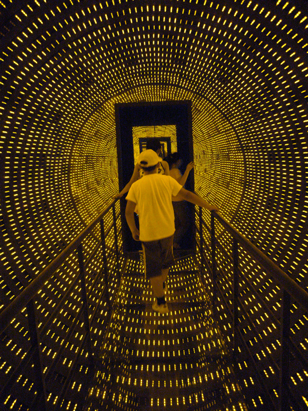 时空隧道led灯光照射游乐设备厂家