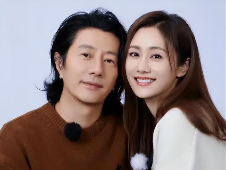 相爱了14年,57岁老公郑钧眼神老态,42岁刘芸因家庭即担忧又心酸