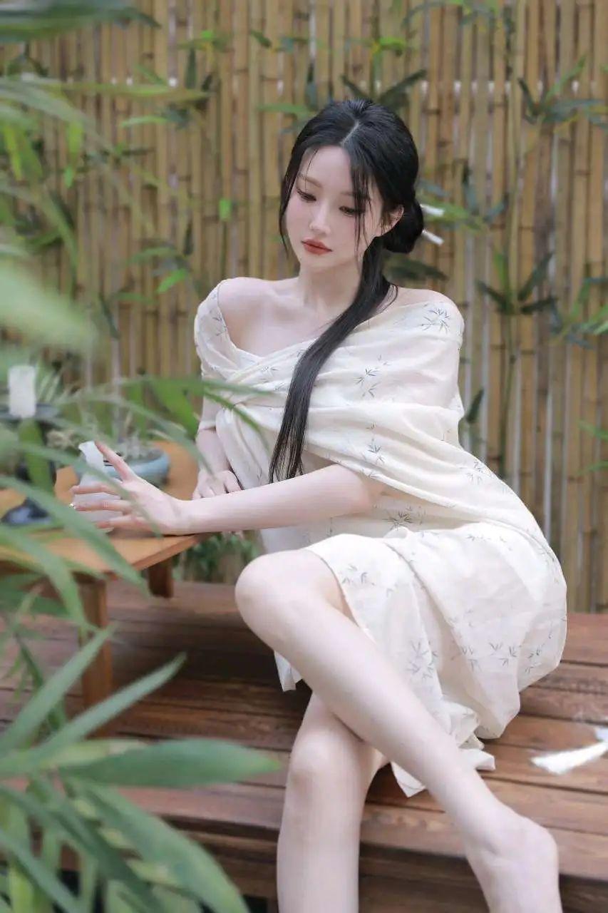 恬静的女子图片