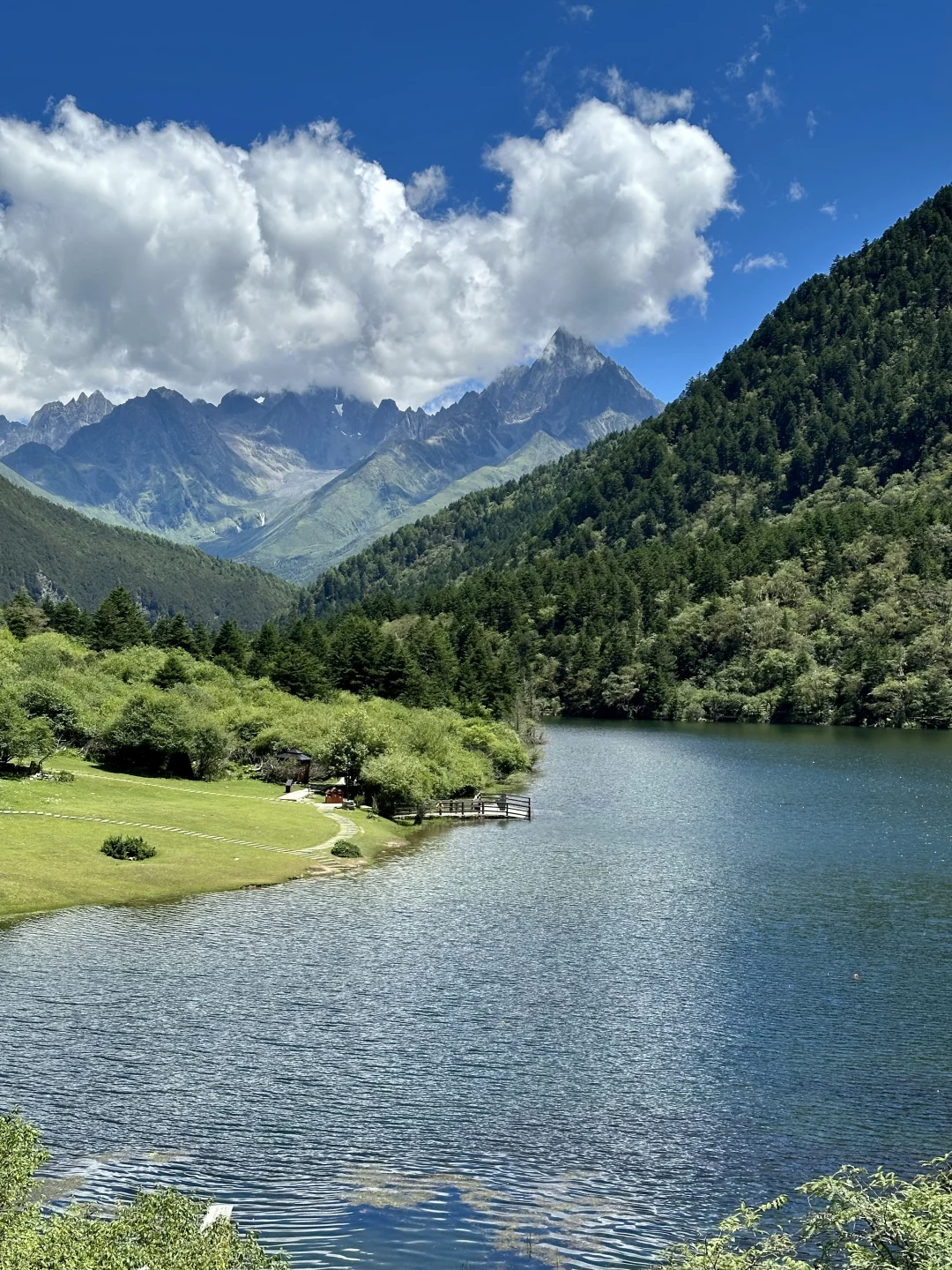 康定情歌(木格措)风景区:国家4a级瑰宝,高原上的多彩画卷