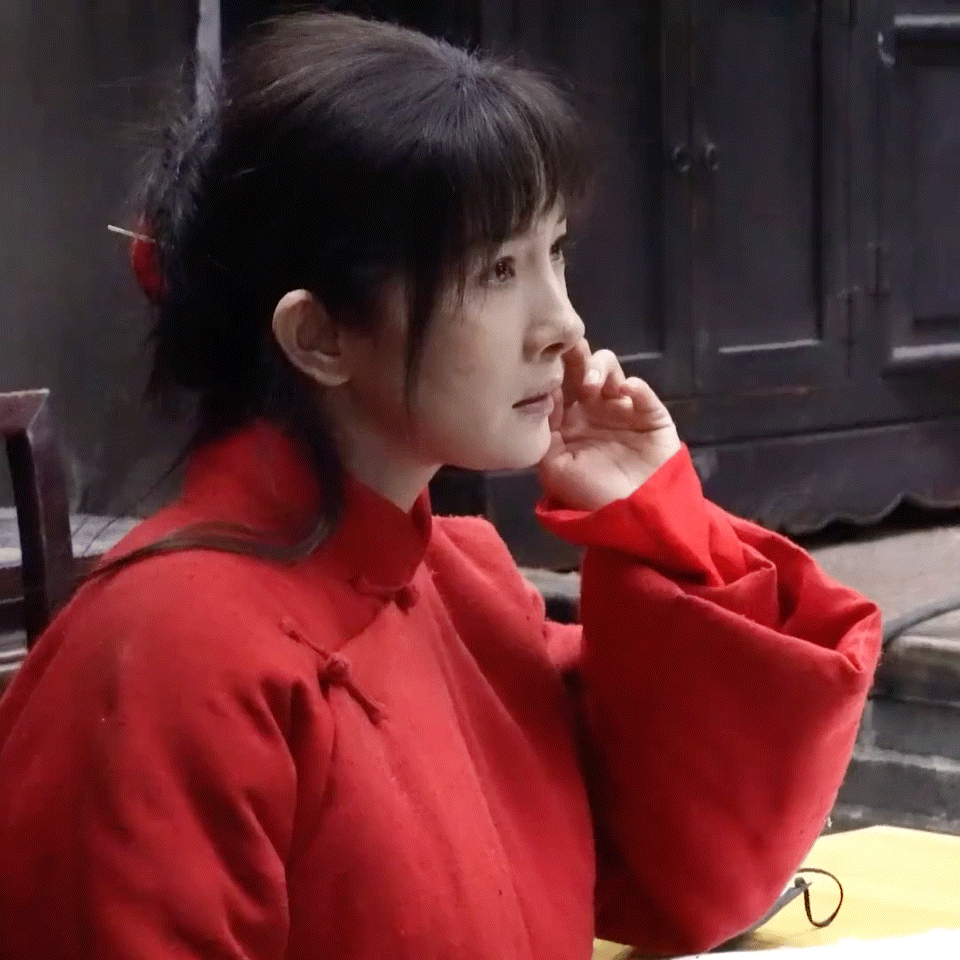 杨幂演村姑爆火背后藏着什么