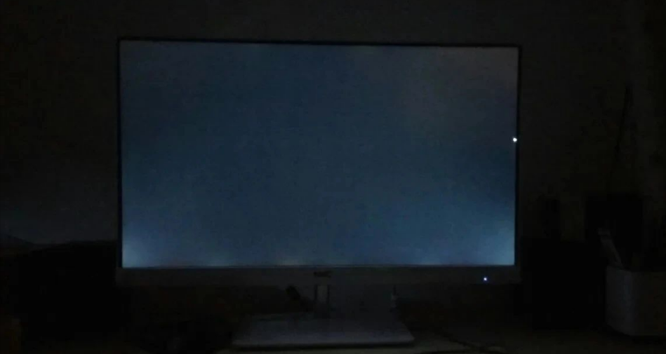 显示器漏光是什么情况?漏光对使用有什么影响?