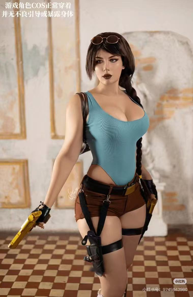 国外性感美女cos《古墓丽影》劳拉