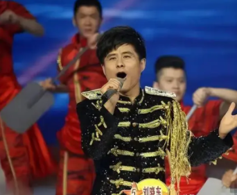 欠债百万住桥洞,离婚,锒铛入狱?星光大道草根歌手现状如何?