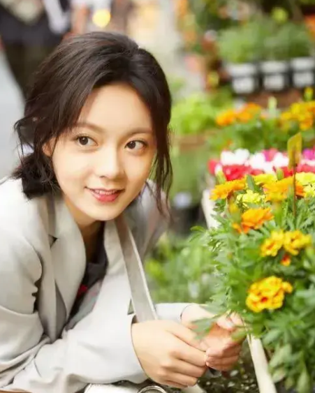 张译没有说错,赵今麦和张子枫,已走上两条截然不同的大路