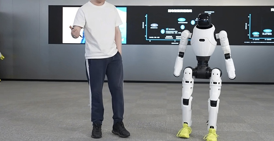 智元机器人:人形机器人商用元年,探索仍在继续