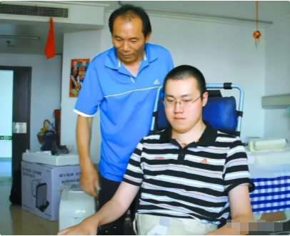 男排冠军汤淼瘫痪17年现状:母亲妻子早已改嫁,女儿已7岁