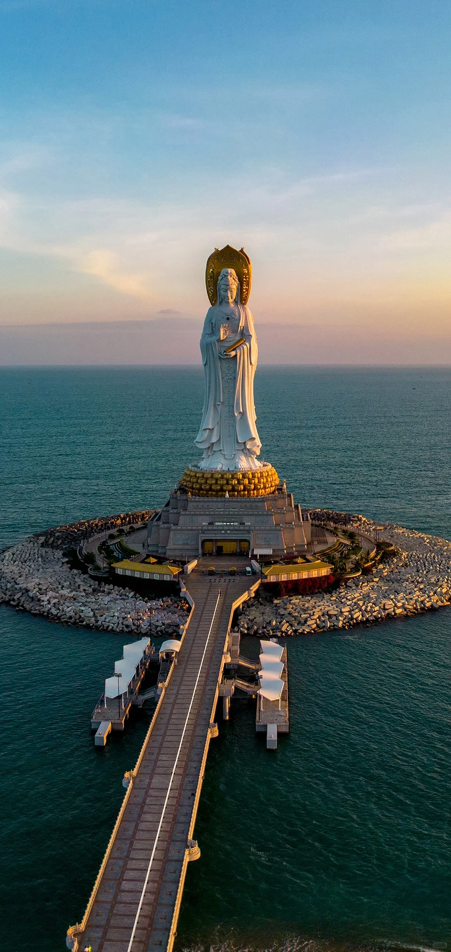 南海观音:慈悲之像,守护南海的神圣象征