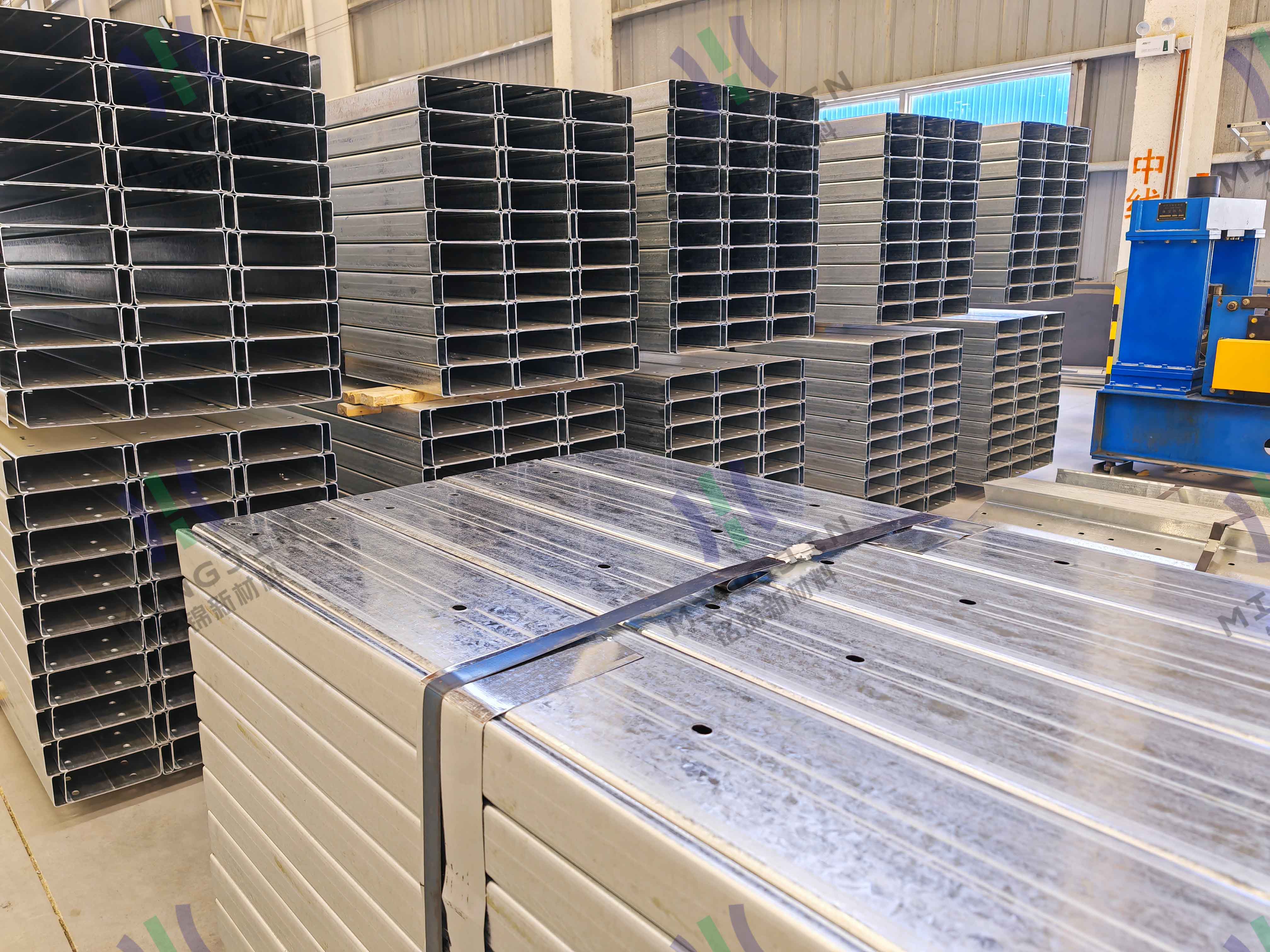 彩钢板屋面翻新之带你深入了解屋面檩条安装新视角:从稳固到美观