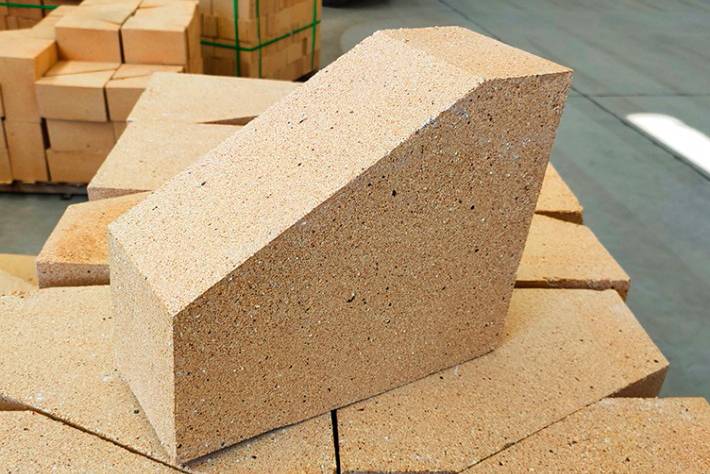 它采用天然粘土,经过混合,成型,干燥,烧制而成,具有优良的抗压强度和